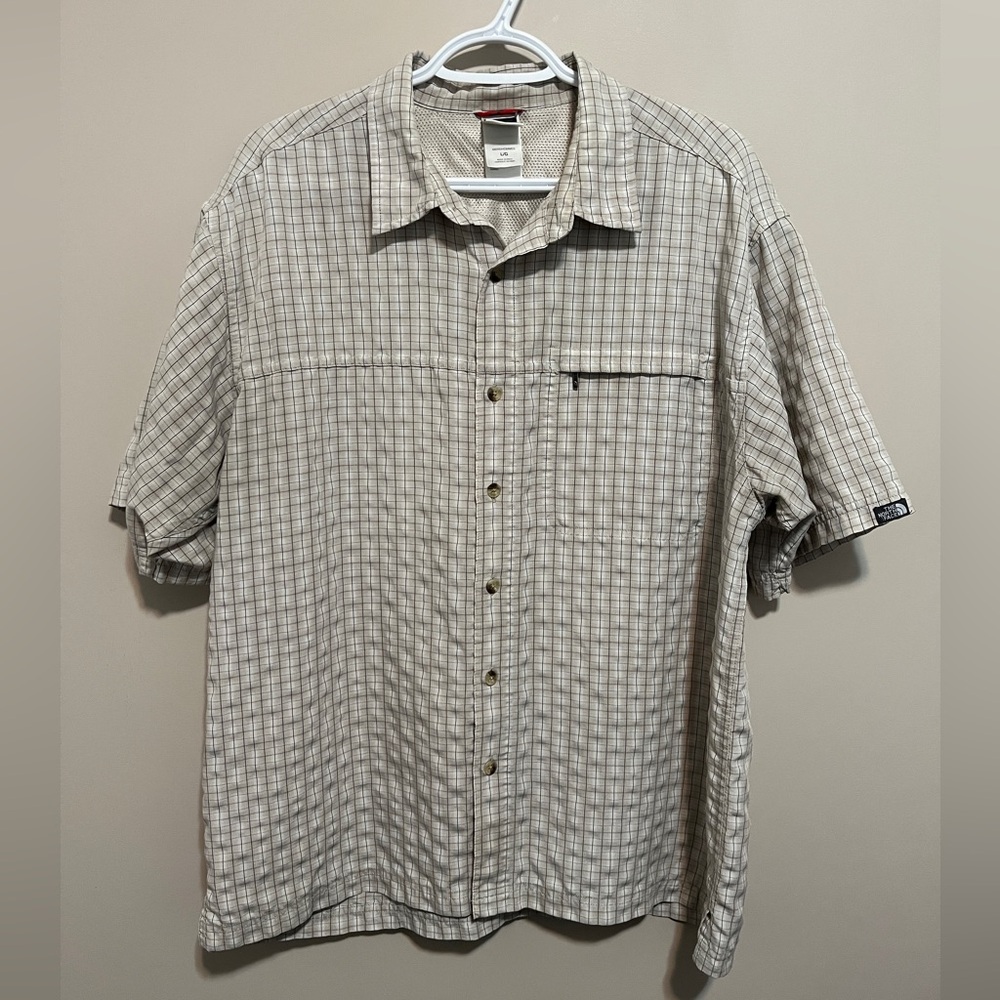 The North Face Short Sleeved Casual Button Down Shirt, size L